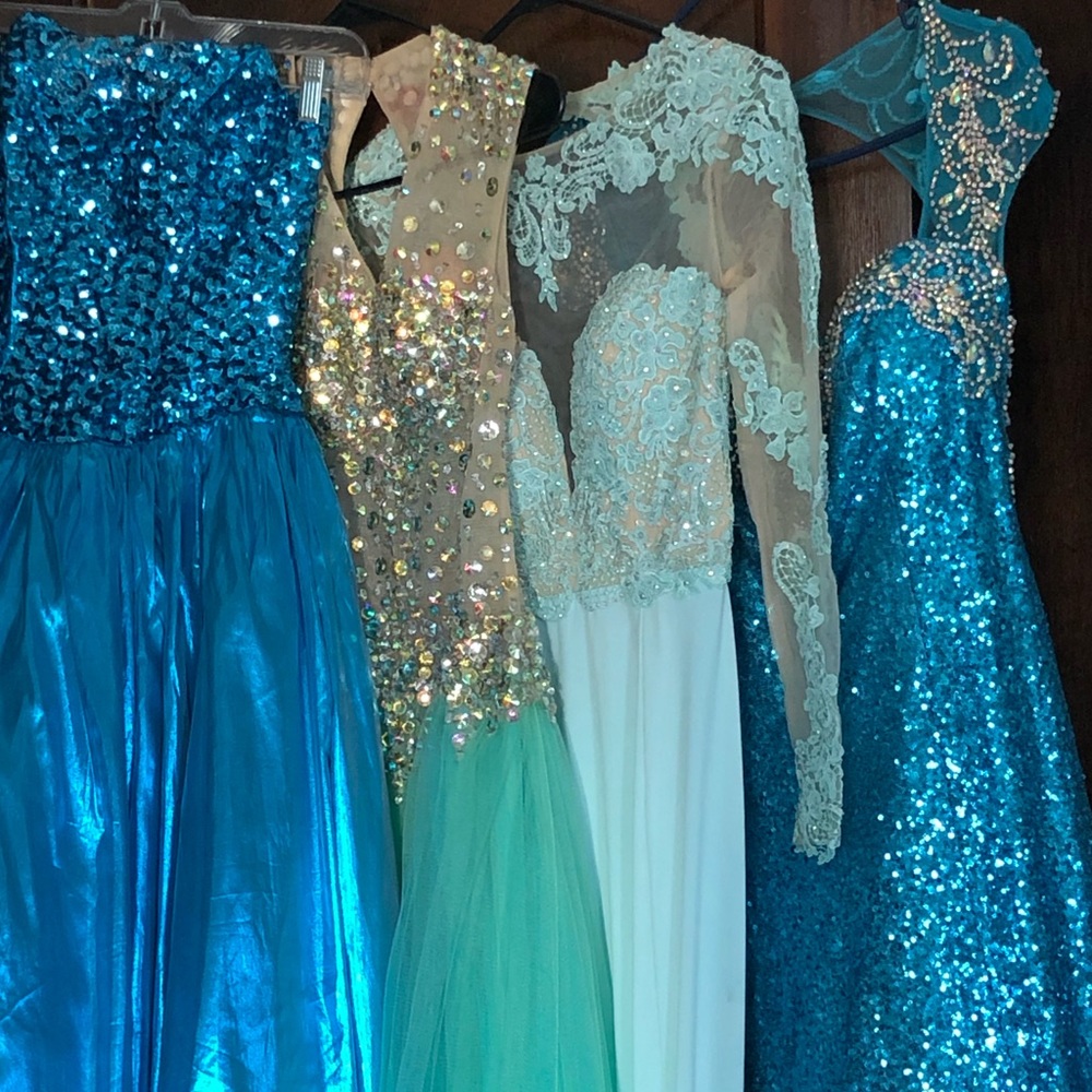 Beautiful long prom dress Prive size 0 sheer lace open back baby blue designer